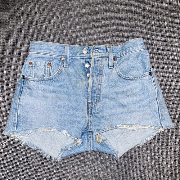 Levi’s High Rise Denim Shorts - Picture 2 of 5